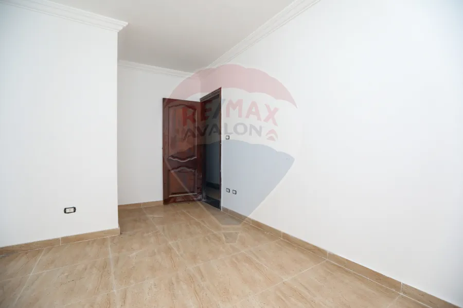 مقر إداري للبيع 140 م كفر عبده ( ش سكينة بنت الحسين)