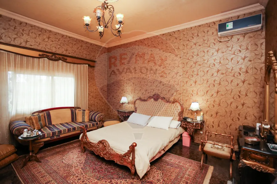 فيلا للبيع 4,000 م كينج مريوط (أمام كومباوند كينج هايتس)