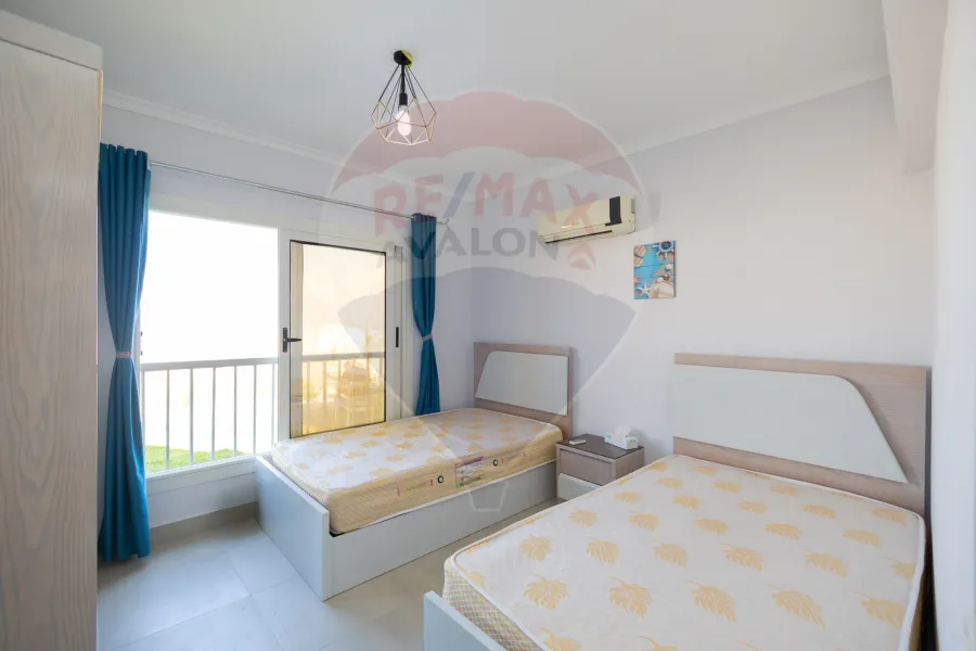 شاليه ارضي مفروش للبيع (سي فيو - رأس الحكمه) 120 م