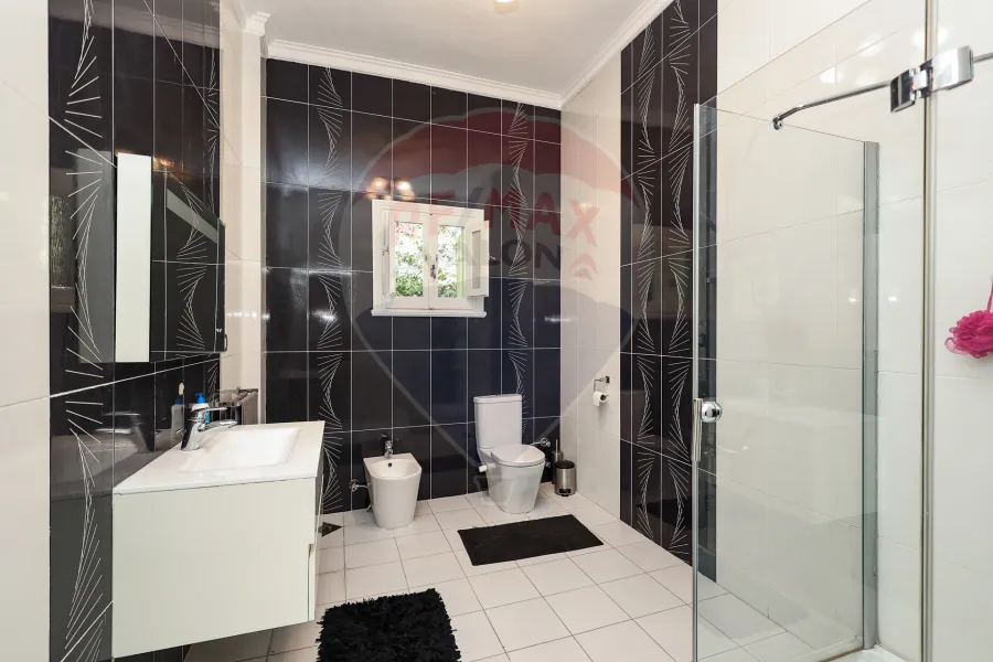 فيلا للبيع 1,800 م كينج مريوط (خلف ماكدونالدز)