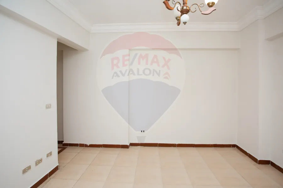 Apartment for rent 115 m Sidi Gaber (Steps from the sea and Al-Mosheer Street)