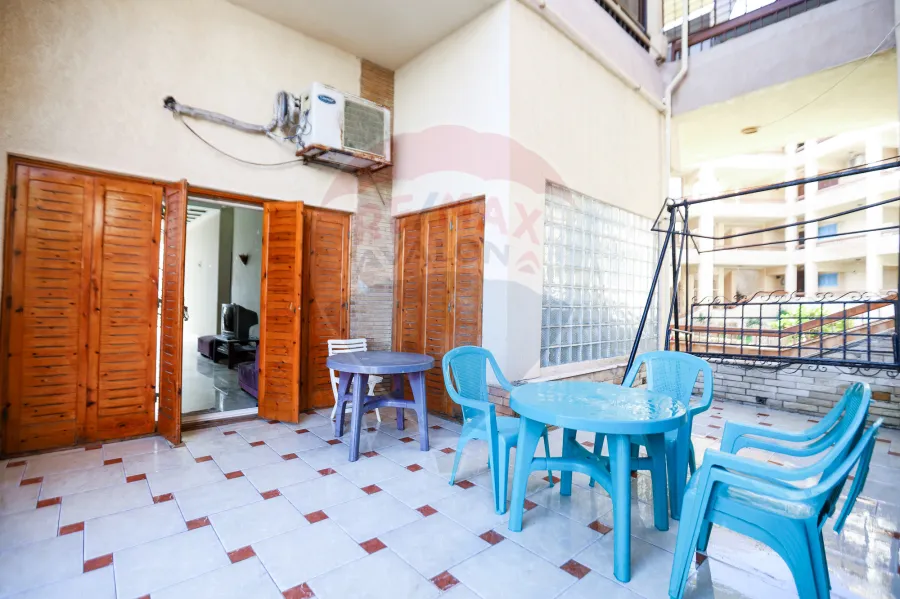 شاليه للبيع 220 م المعمورة الشاطئ ( شاليه صف تاني بحر  )