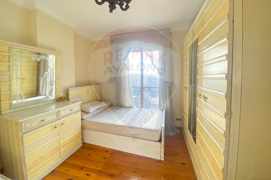 Apartment For Rent 200 m Stanley (Steps from the Sea)