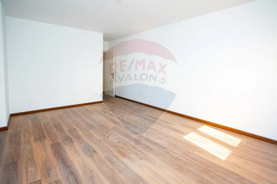 شقة للبيع 199 م سموحة أبراج الصيادلة)