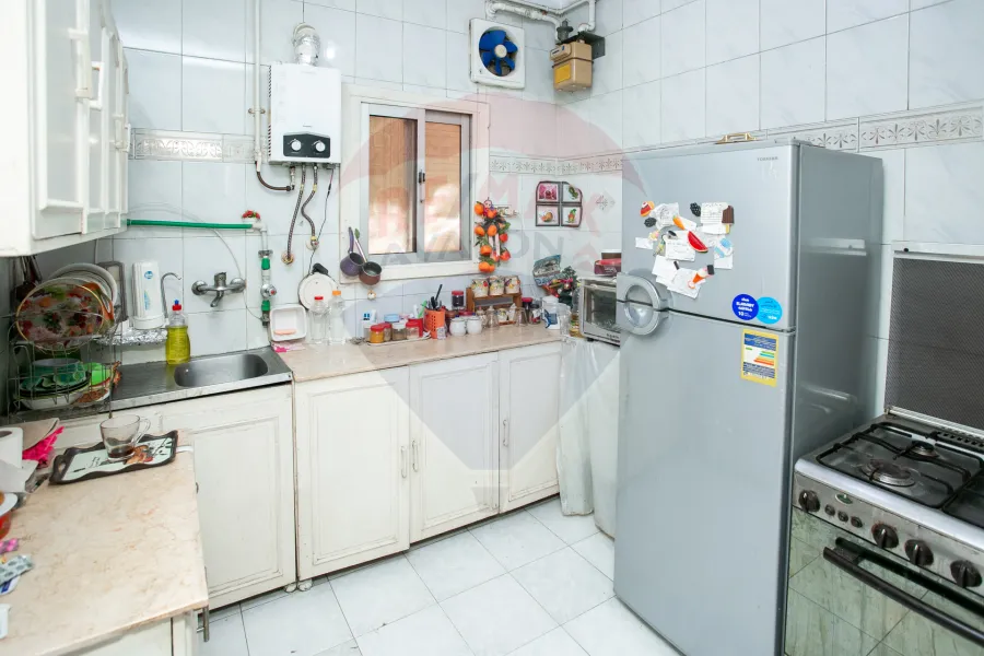 شقة للبيع 150 م ثروت (خطوات من البحر)