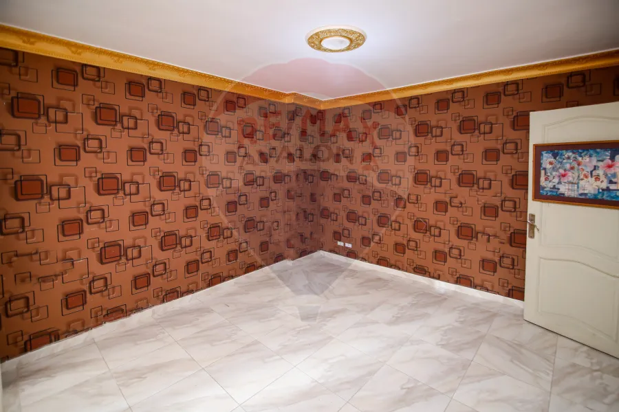 Apartment for rent 200 m Louran (Sarhank St.)