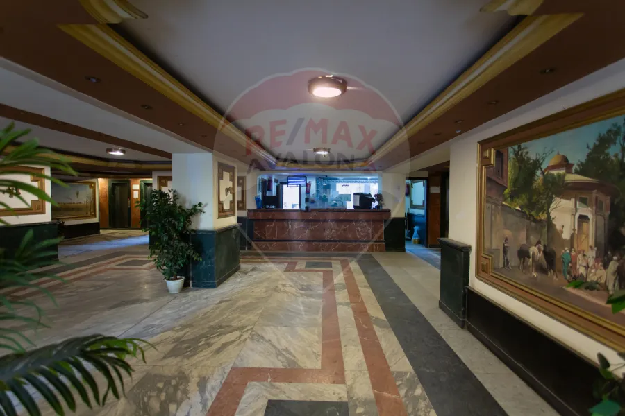 Administrative Mizzan for rent 196 m Smouha (Branched from Fawzi Moaz St)