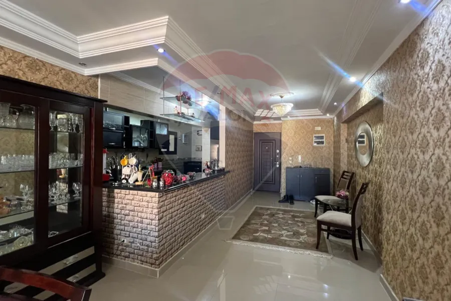 شقة للبيع 265 م  سابا باشا (خطوات من الترام)