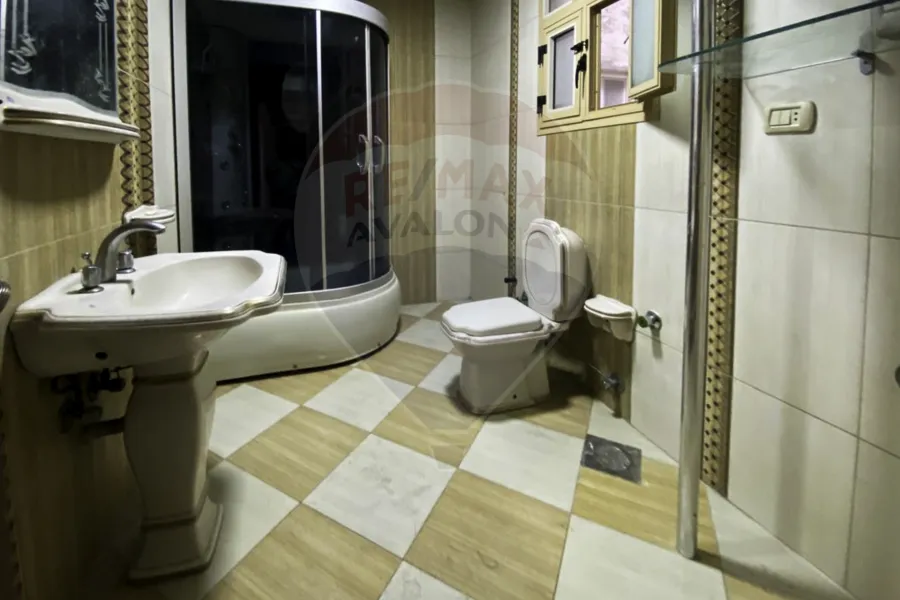 شقة للبيع 200 م رشدي (ش دمياط)