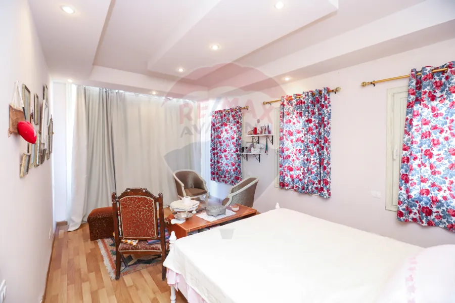 قصر للبيع 3,800 م كينج مريوط (علي البحيرة مباشرة)