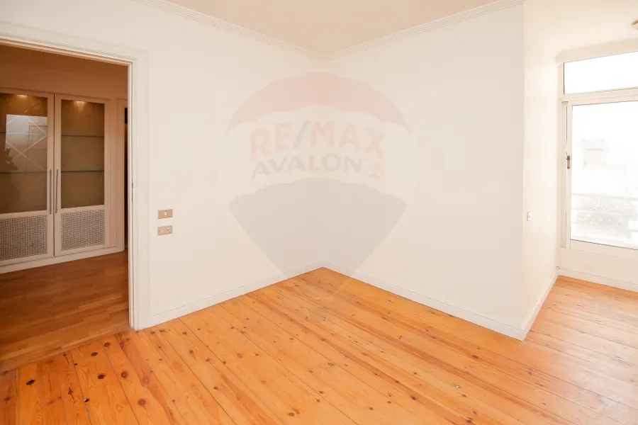 شقة للبيع 270 م كفر عبده (ش الإسماعيلية)