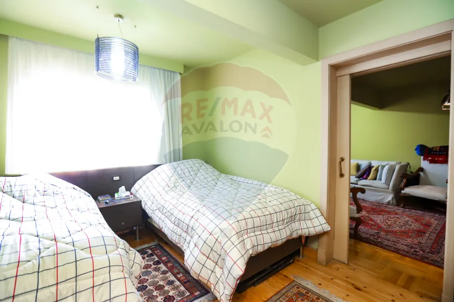 شقة للبيع 370 م كفر عبده (ش سكينة بنت الحسين)