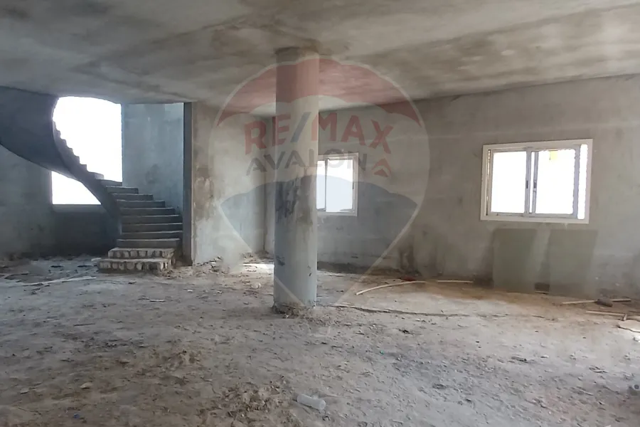 فيلا ستاند الون للبيع 560 م كينج مريوط (كومباوند العروبه رويال)