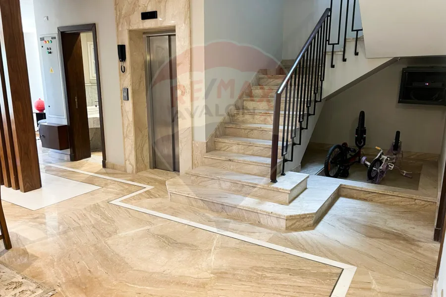 فيلا للايجار المفروش 242 م كينج مريوط  (كومباوند جوار)