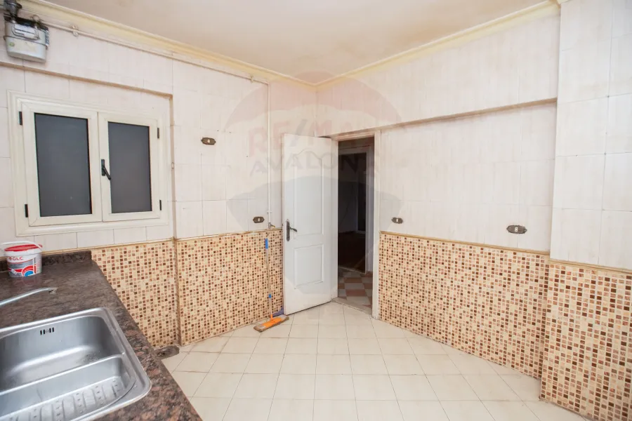 شقة للبيع  170م كفر عبده  (ش امير البحار - خطوات من ش ابوقير الرئيسي