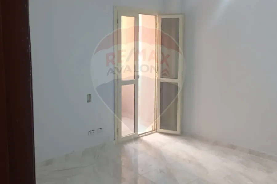 Apartment For rent 200 m Lauran (Sarhank St.)
