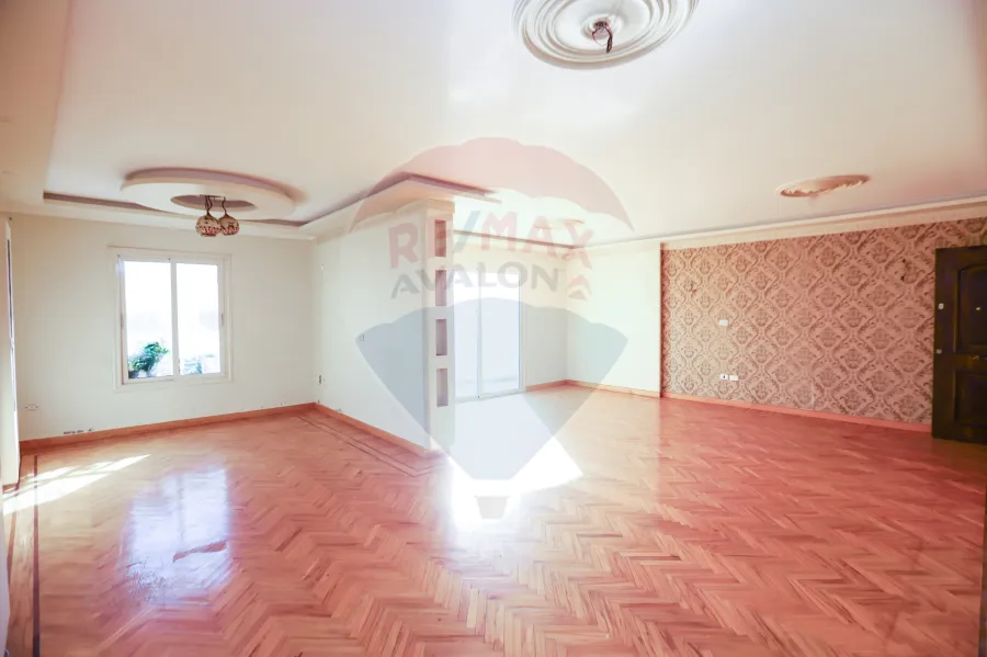 شقة للبيع 200 م كفر عبده ( ش سكينة بنت حسين)