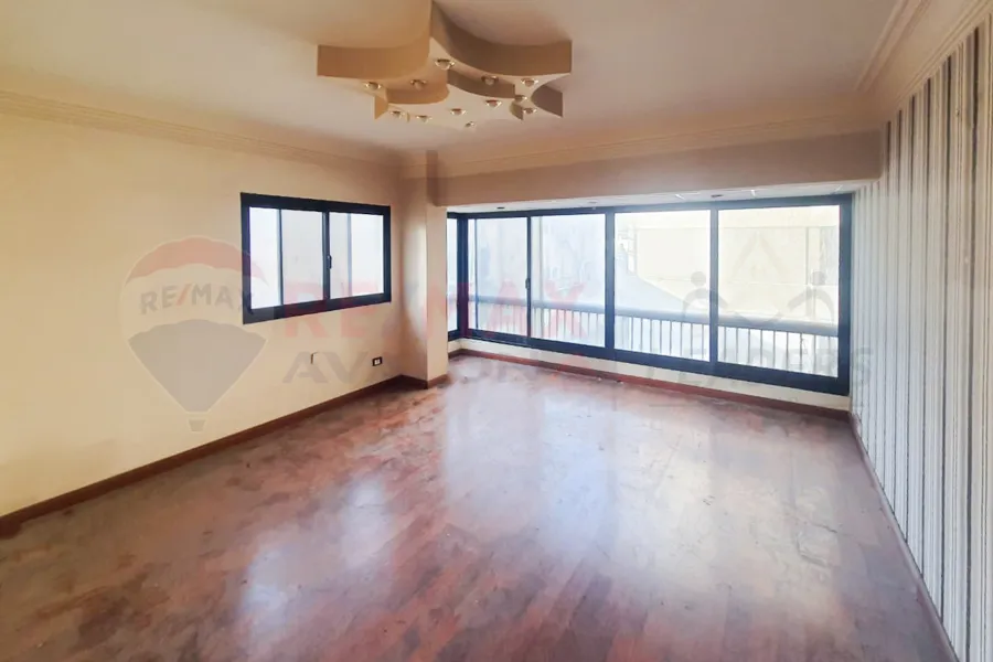 Administrative headquarters for rent 100 m Sidi Gaber (Mahmoud Shaker St)