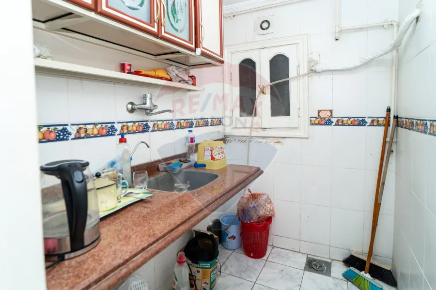 يزان إداري للبيع 120 م كامب شيزار (شارع كلية الهندسه احمد قمحه الرئيسي - بالقرب من الترام وشارع ابوقير والبحر)