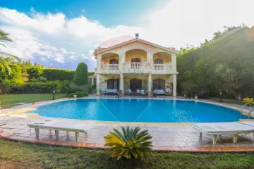 فيلا مفروشة للايجار1,200م كينج مريوط (بجوار فندق افريكانا)