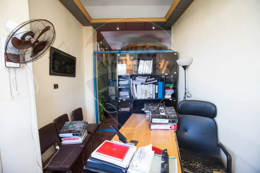 شقة إدارى للإيجار 170 م ميامى (على البحر مباشرة)