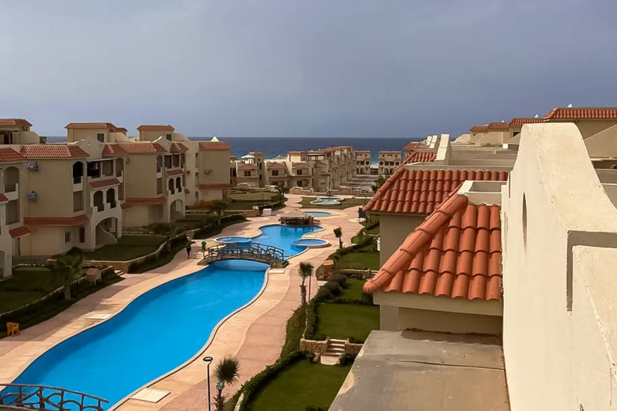 شاليه مفروش + روف للبيع (لاسيرينا) 120 م