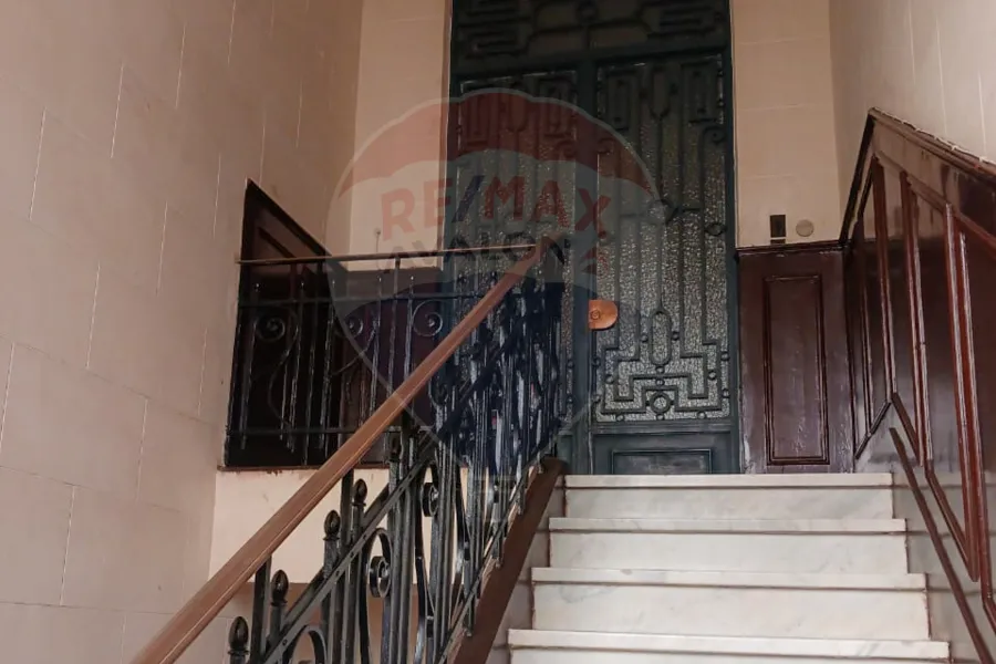 Villa for sale 553 m Kafr Abdo (Abdel Moneim Riad st.)