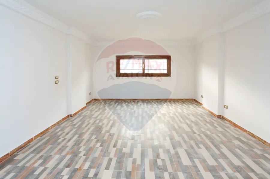 دوبلكس للإيجار  300 م سموحة (ش بهاء الدين الغتوري - خطوات من فوزي معاذ)