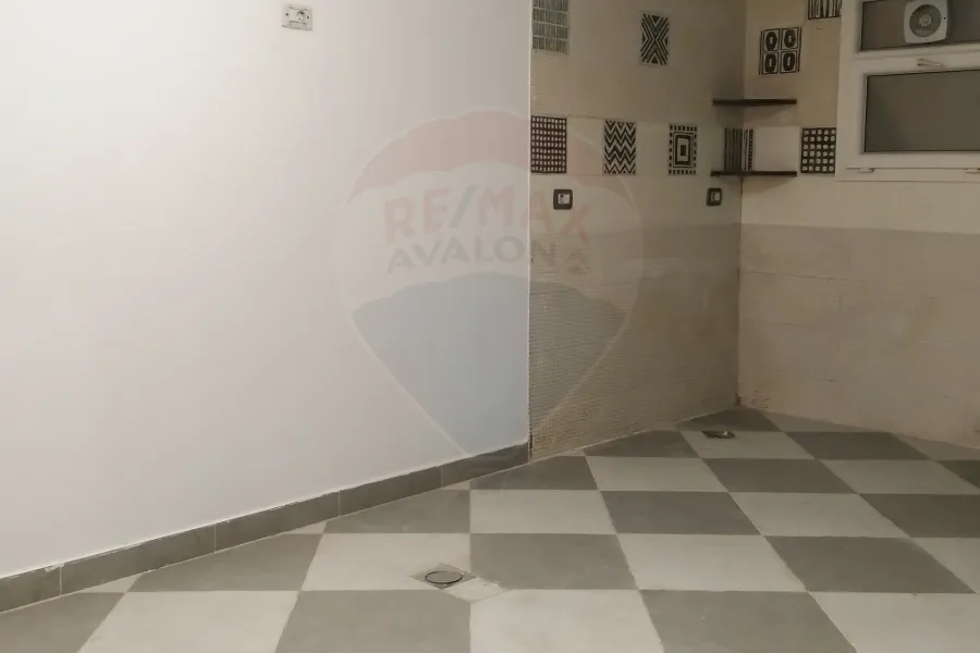 شقة إداري للإيجار 180 م زيزينيا (ش أبو قير)