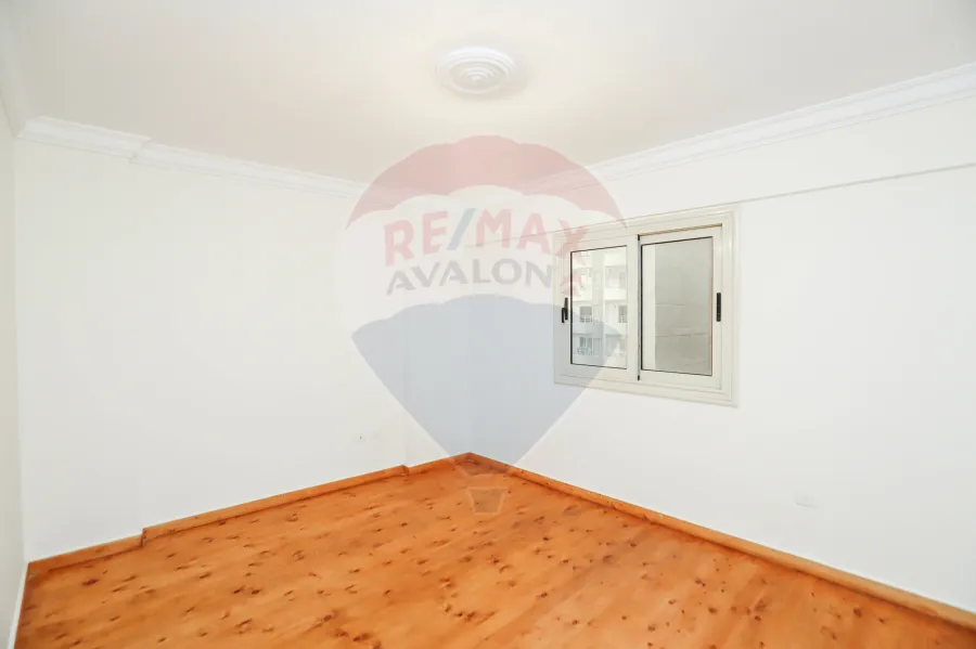 شقة  للإيجار 185 م كفر عبده (شارع سانت جينى)