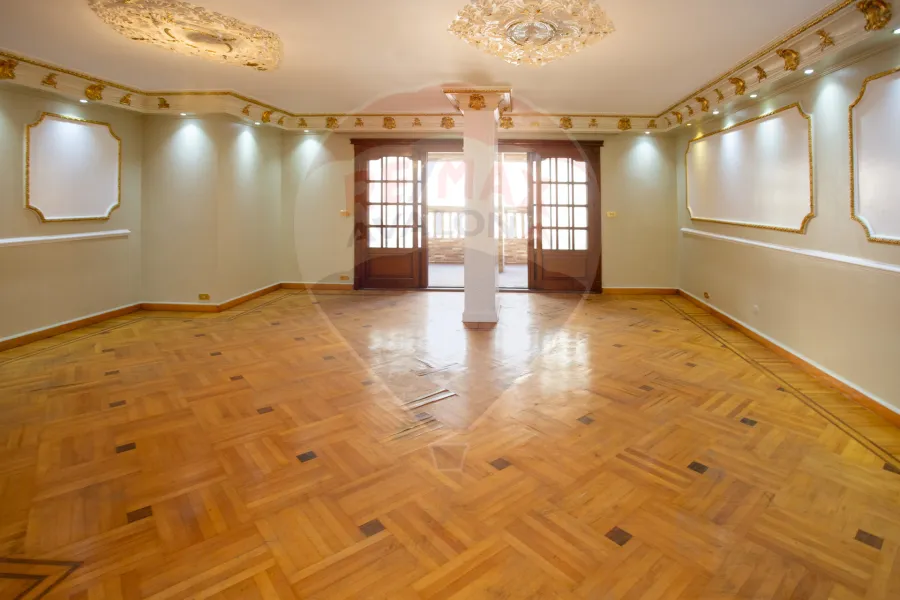 شقة للبيع 380 م كامب شيزار (شارع بورسعيد)