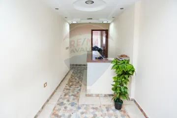 ميزان ادارى للايجار 225 م كامب شيزار ( ش كليه الهندسه )