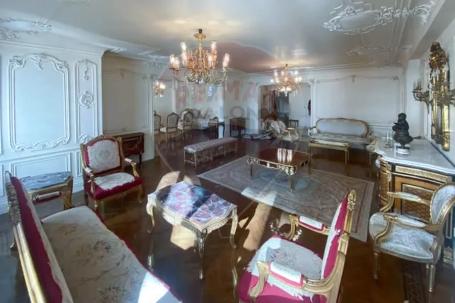 شقة للبيع 365 م سموحة (ش فوزي معاذ  - برج براند)