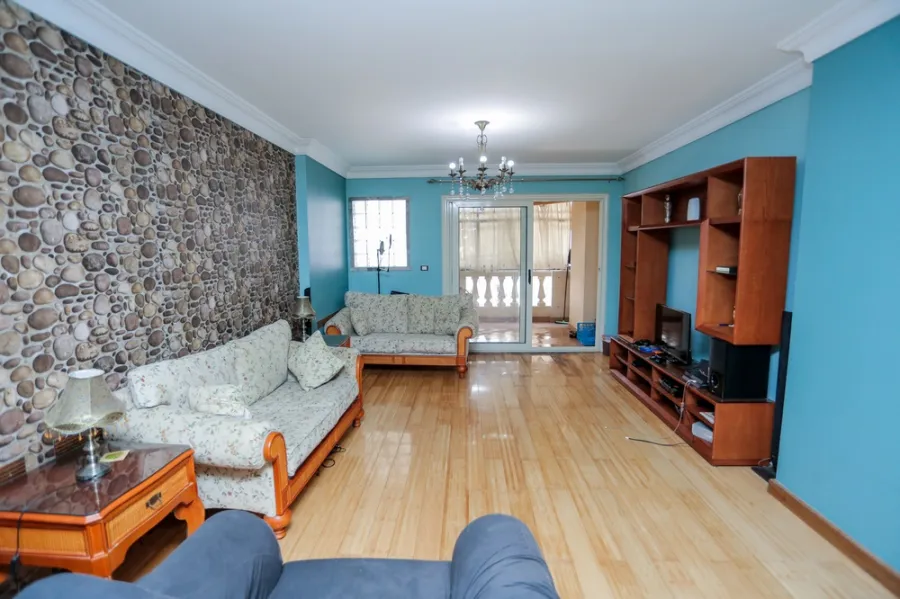 شقة للإيجار228م وابور المياه ( ش جلال الدسوقي)