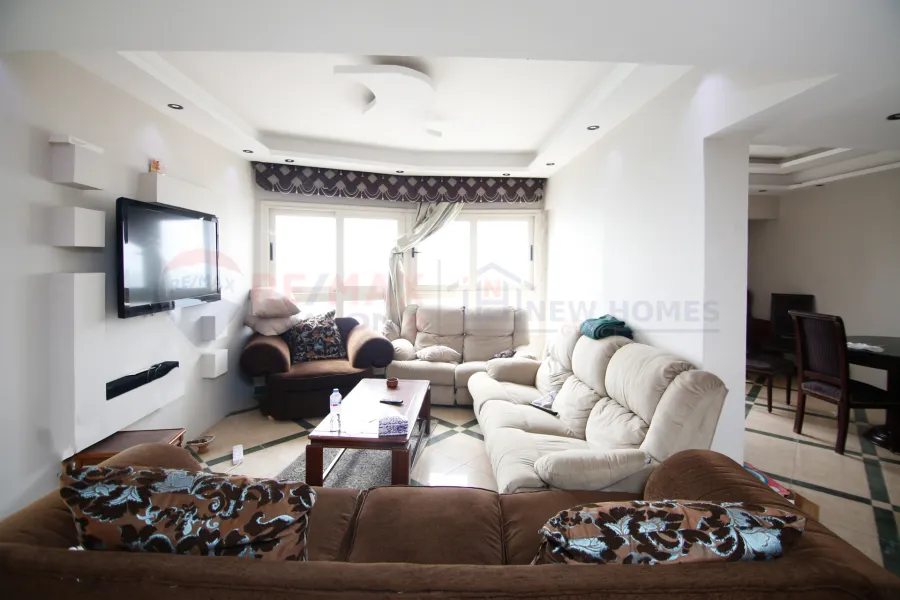 شقة للبيع 580 م جليم (على البحر مباشرة ) - فيو كامل علي البحر مباشرة