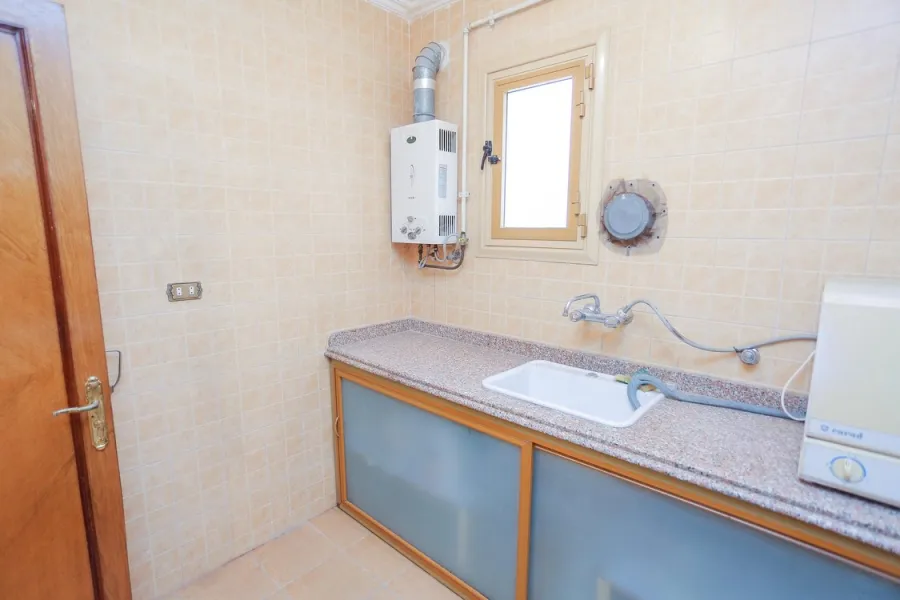 شقة للبيع 100م صافى ميامي (متفرع من خالد بن الوليد)