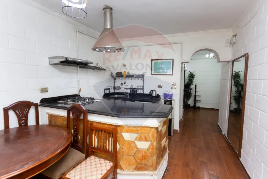 شقة للبيع 130 م سيدي بشر (علي البحر مباشرة)