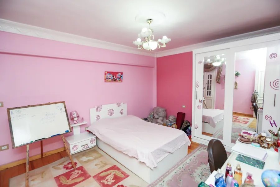 شقة للبيع 225م سابا باشا (ش مصطفى أبو هيف)