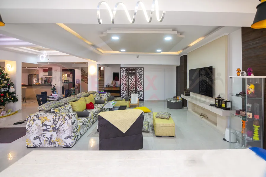 فيلا ستاند الون للبيع 1,100 م كينج مريوط ( خطوات من الهيلتون)