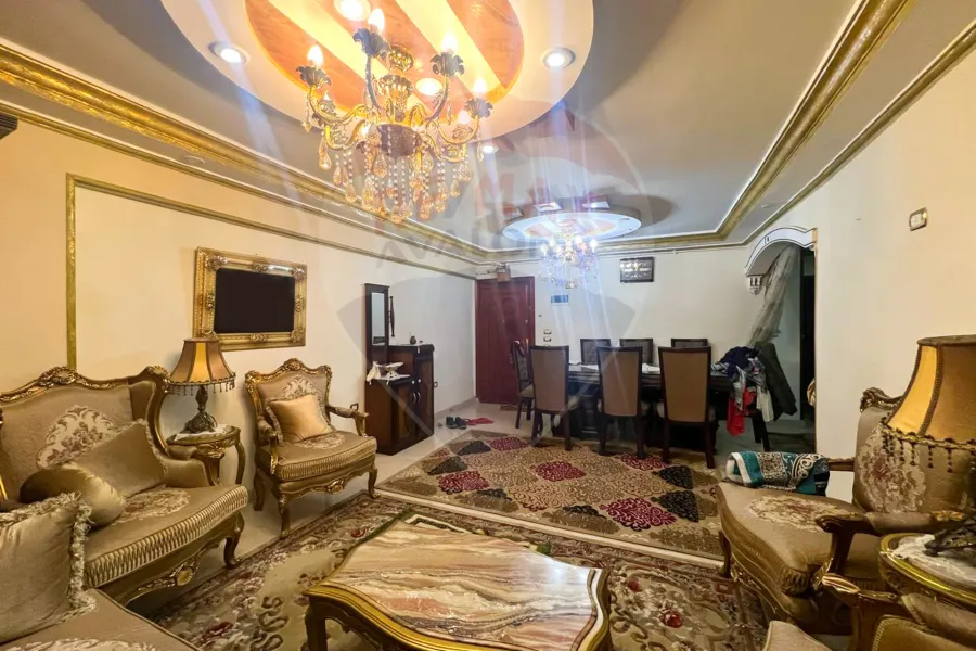 شقة للبيع 130 م محرم بك ( ش يكن)