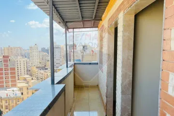 شقة للبيع 215 م محرم بك (ش جرين)