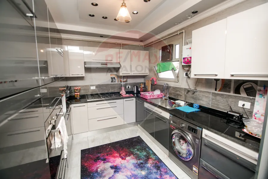 Apartment for sale 204 m Al Azarita (Chompolion St.)