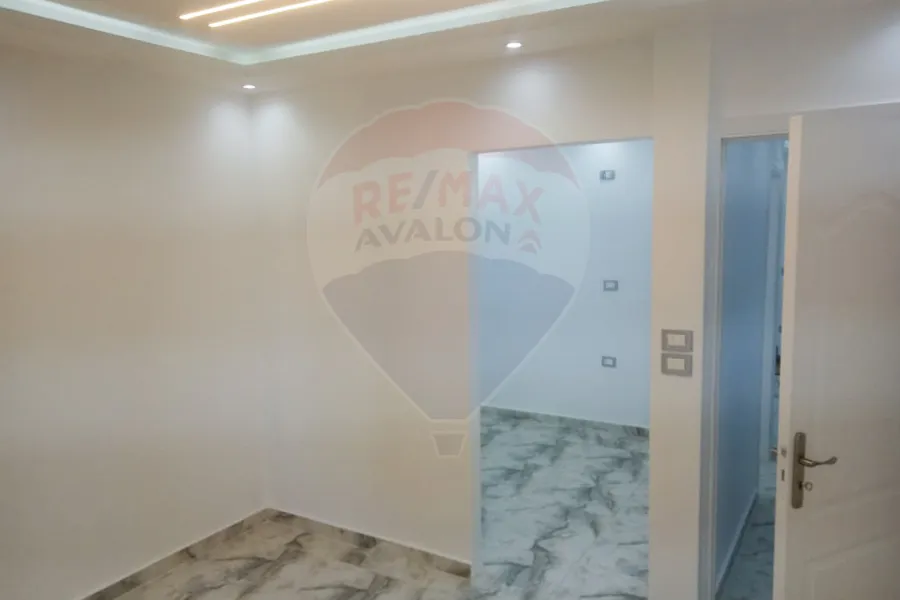 مقر إداري للايجار 100 م محطة الرمل (ش شاكور)