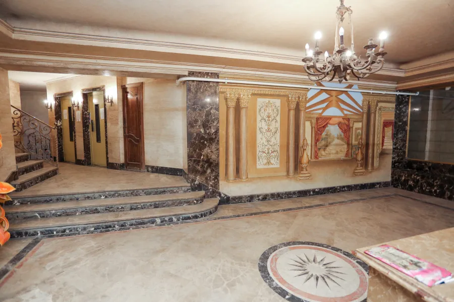 شقة للبيع 235م سموحة (تقاطع ش مصطفي كامل مع ش بهاء الدين الغتورى)