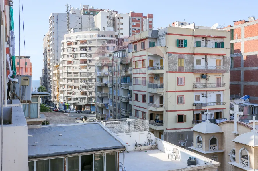 شقة للبيع 135م الإبراهيمية (خطوات من البحر)