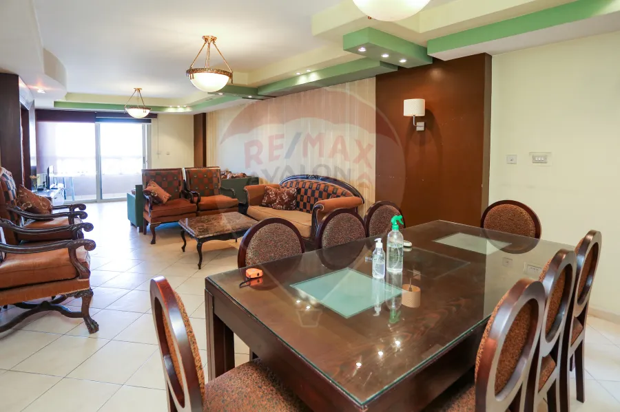 فيلا فاخره للبيع  370 م  كينج مريوط (خطوات من مطار برج العرب الدولى)