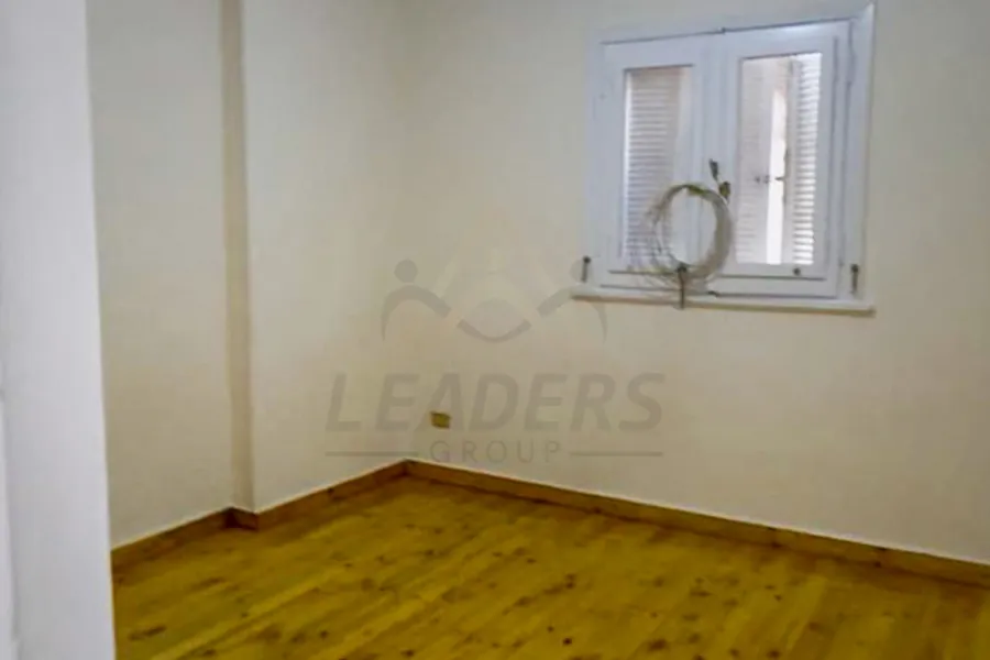 شقة للايجار 250 م سموحه (خلف محطة قطار سيدى جابر)