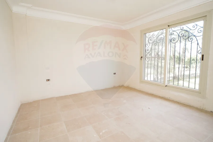 فيلا للبيع 4,200 م (فدان) كينج مريوط (بالقرب من واحة خطاب)