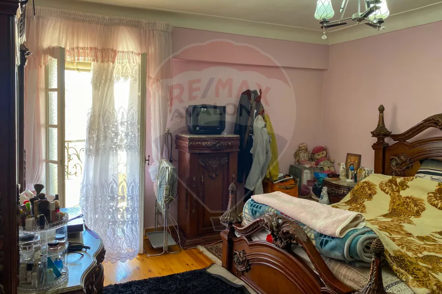 شقة للبيع 250 م جناكليس (ش أبوقير)