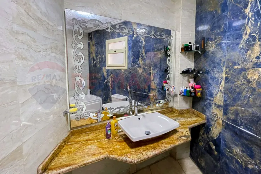 شقة للبيع 140 م كيلوباترا (علي البحر مباشرة)